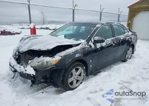 2013 Toyota Camry Se z USA, uszkodzony, nr VIN 4T1BF1FK1DU643974